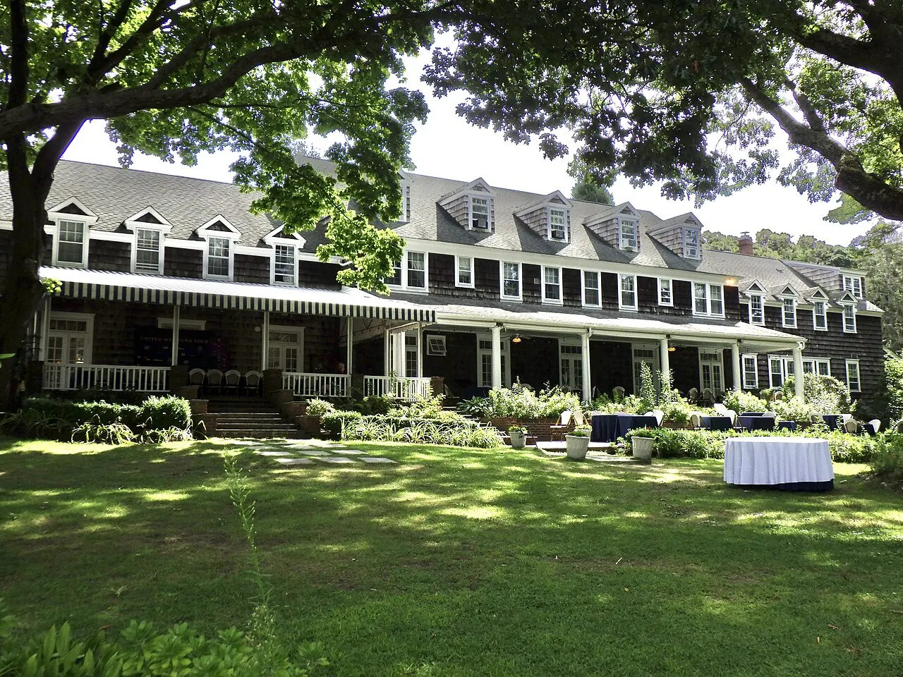The Rams Head Inn, Shelter Island Heights: Hybrid - 20th Century (American Colonial, Shingle Style) - Shelter Island Heights, NY - Ram's Hea